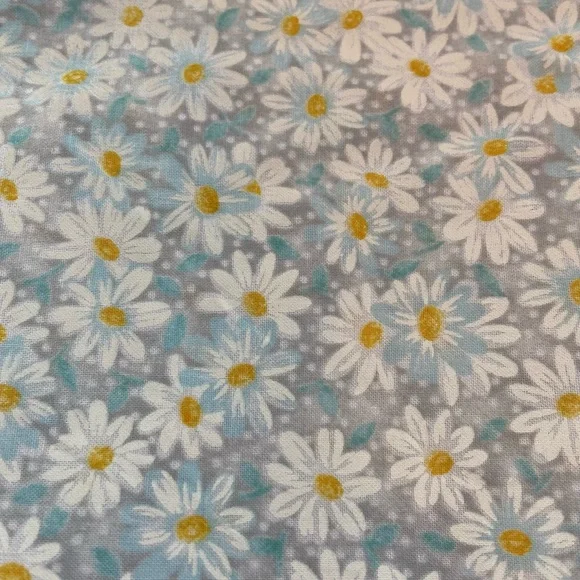 Sweet Daisy Floral Cotton Fabric - 1 Yard - Picture 2 of 2